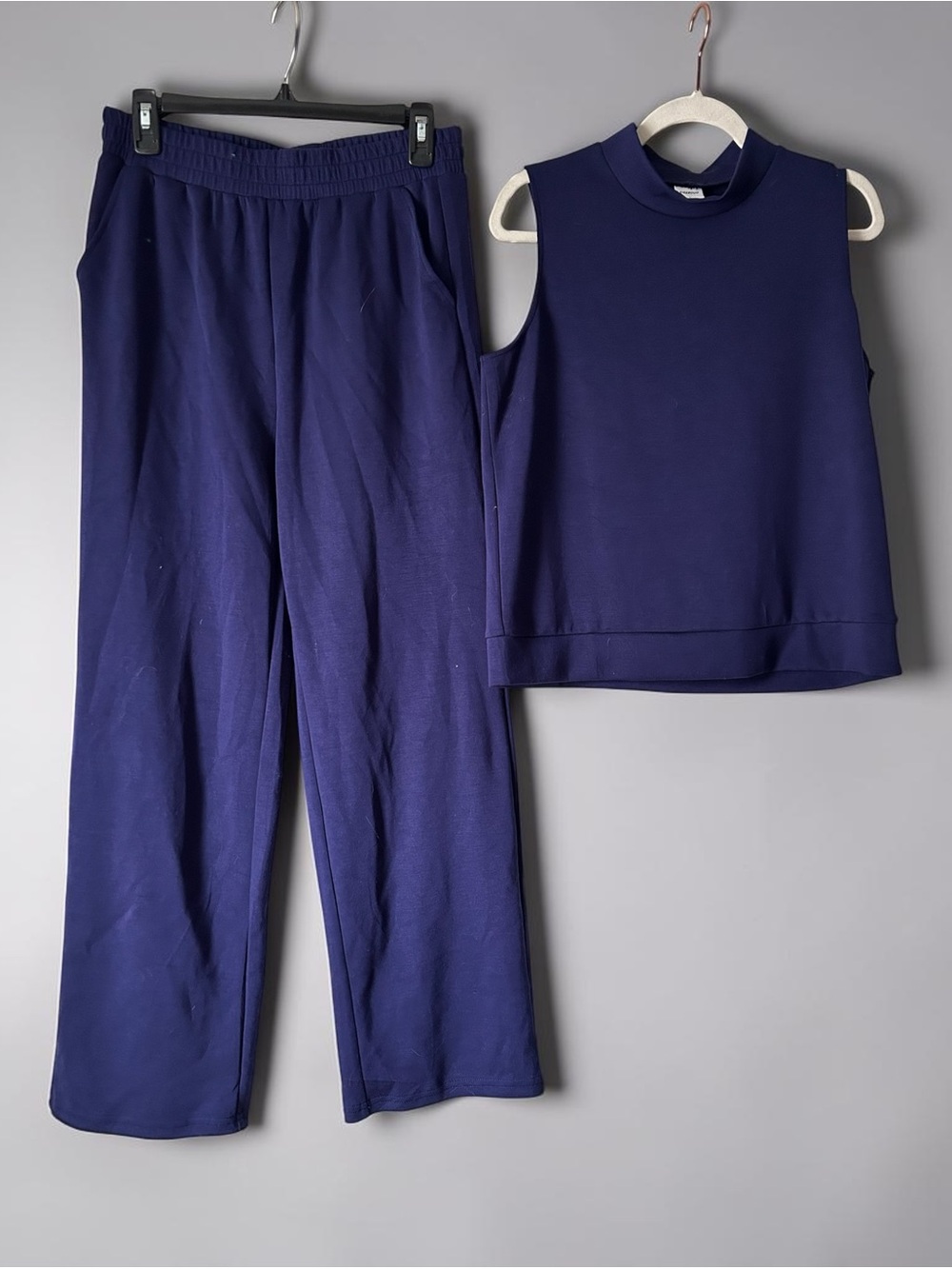 Lightweight Sleeveless Mock Neck Wide-Leg Jumpsuit - Navy - Picture 4 of 7